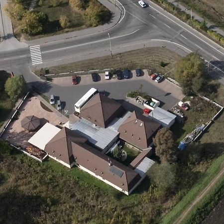 Penzion Almada Зволен Экстерьер фото